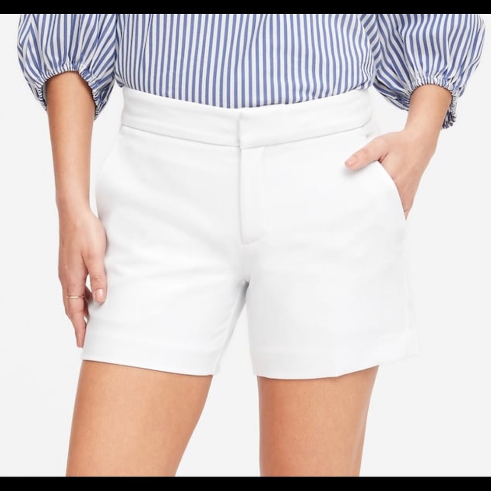 🚨❣️ Banana Republic (GREEN) Shorts
